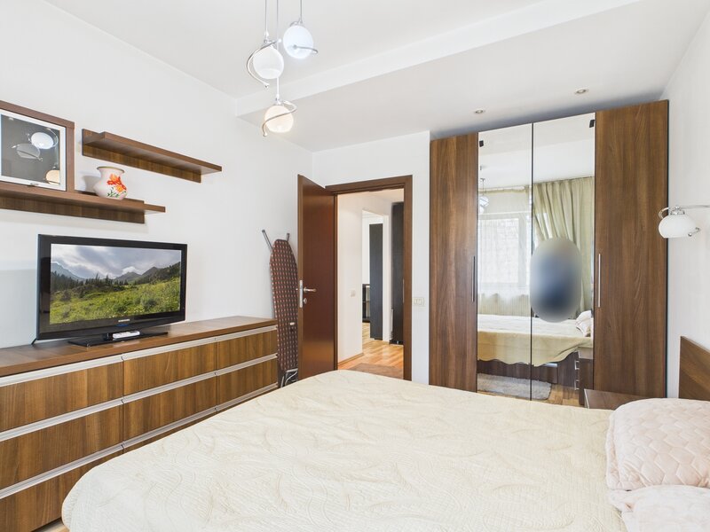 Militari, Uverturii,